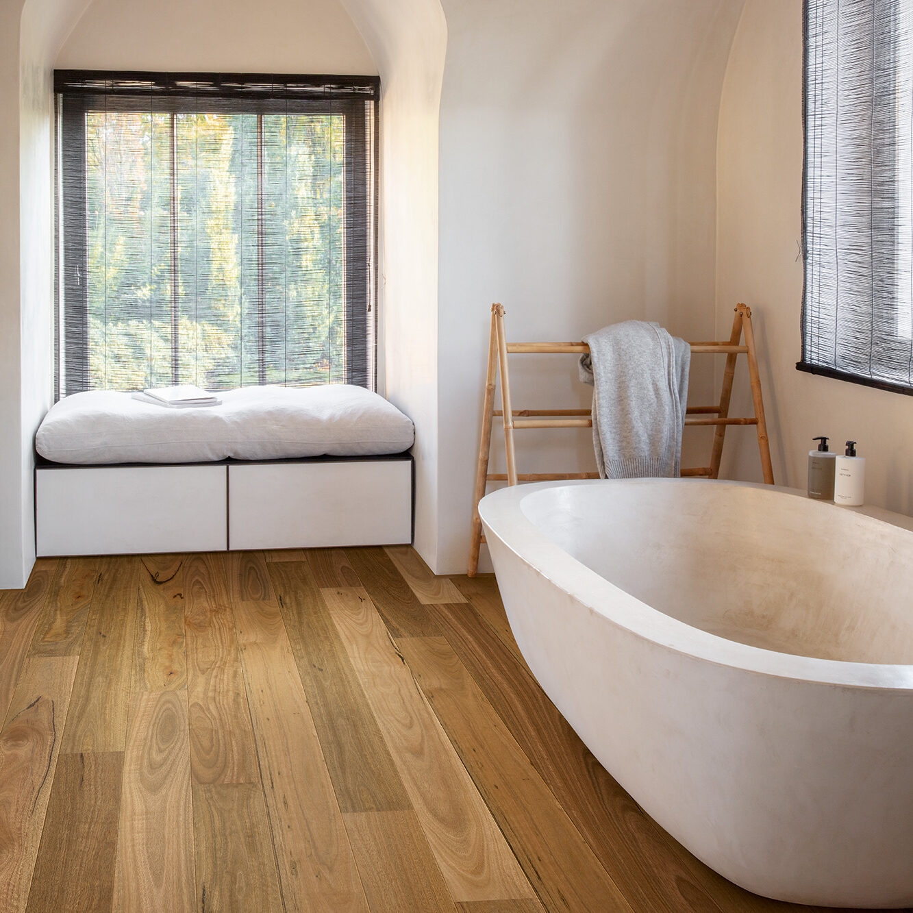 Quick-Step Amato - Spotted Gum - First timber flooring with fully waterproof surface.