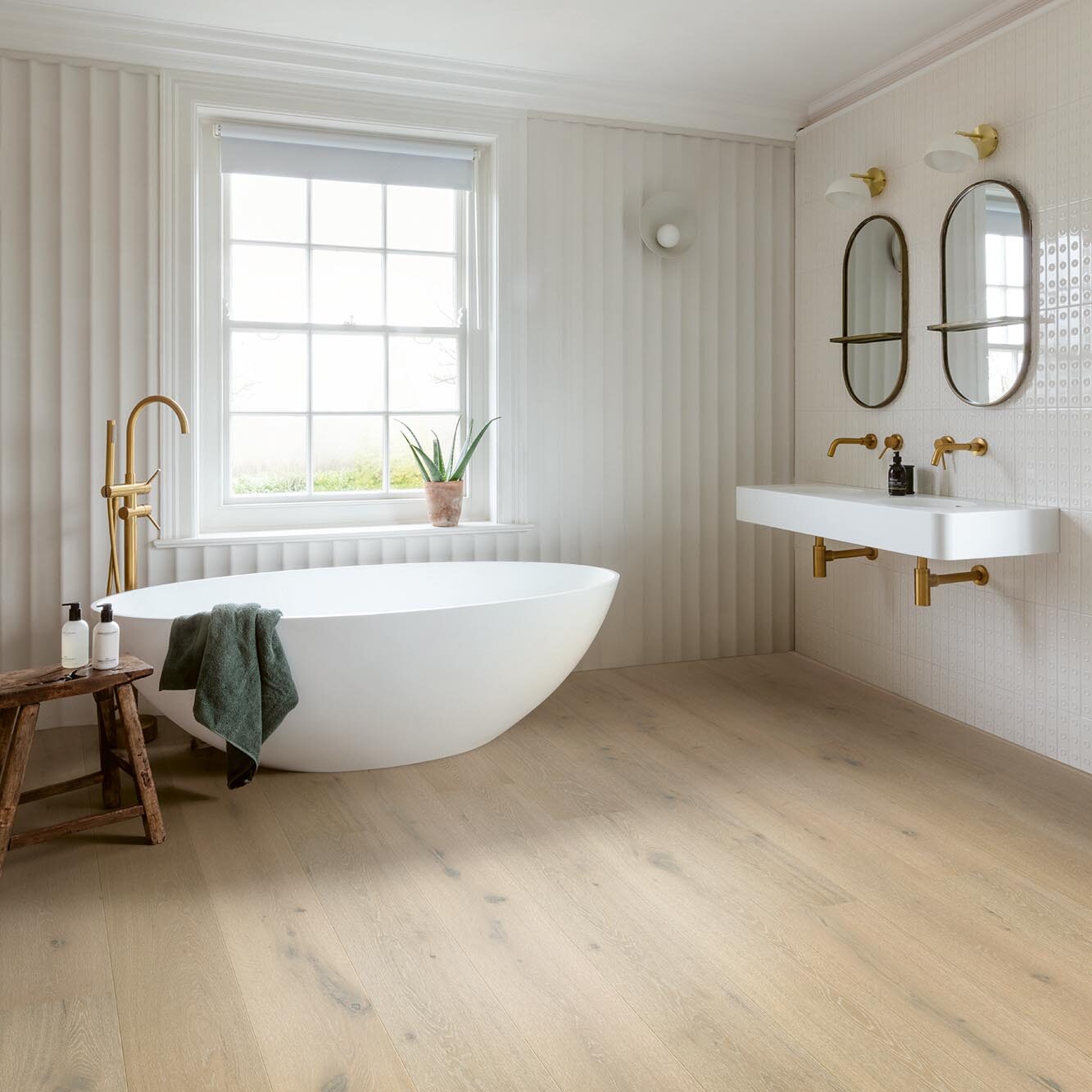 Quick-Step Faro - Frozen Oak Extra Matt - Timber flooring with fully waterproof surface.